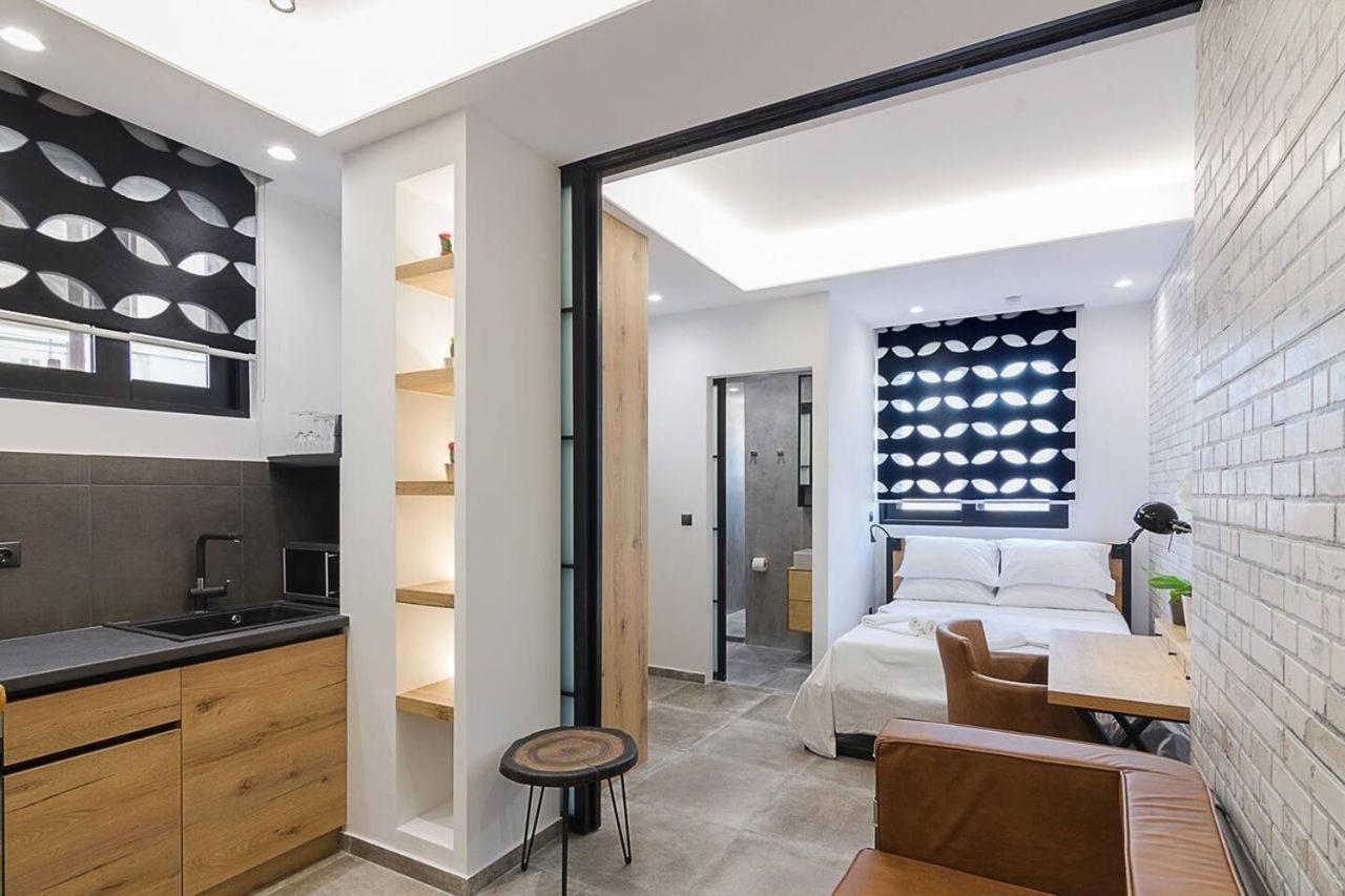 Emily In - Design Awarded Flat Syntagma E3