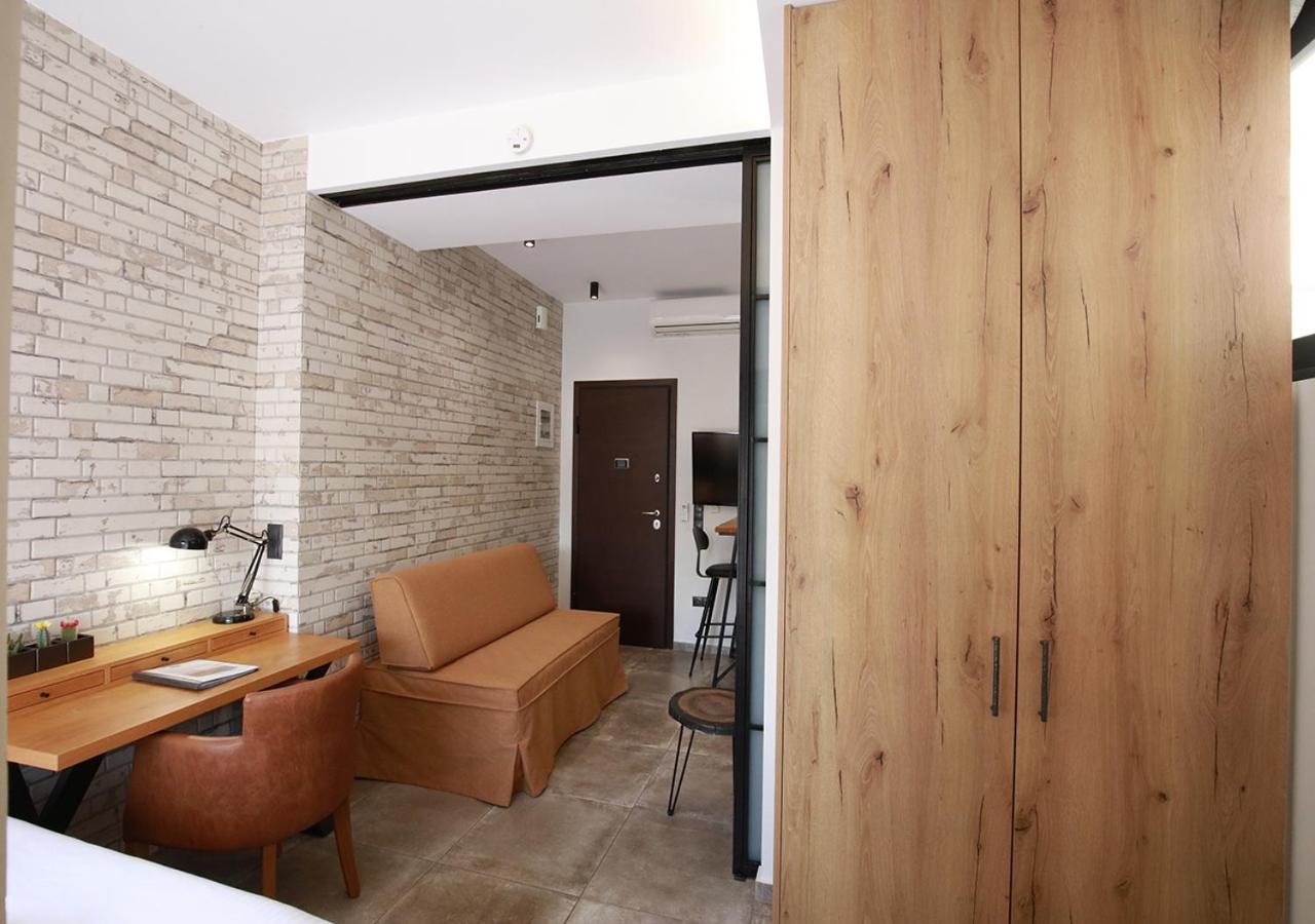 Emily In - Design Awarded Flat Syntagma E3