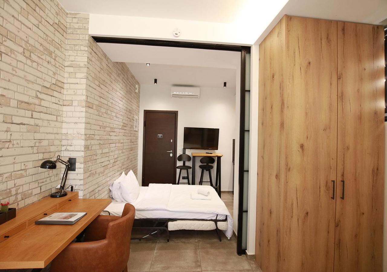 Emily In - Design Awarded Flat Syntagma E3