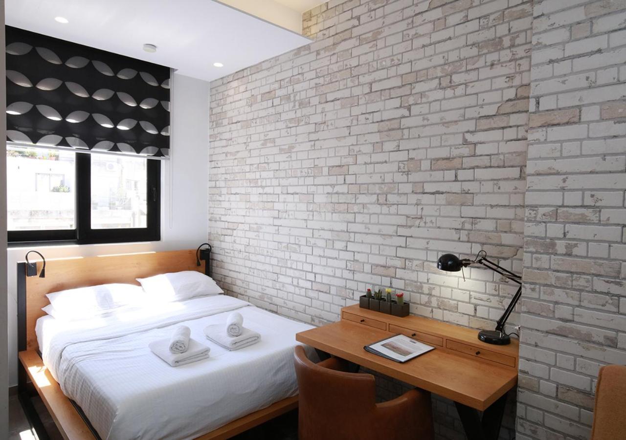 Emily In - Design Awarded Flat Syntagma E3 *