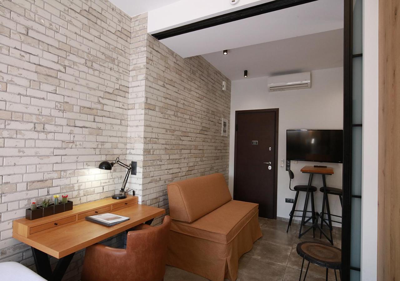 Emily In - Design Awarded Flat Syntagma E3 *